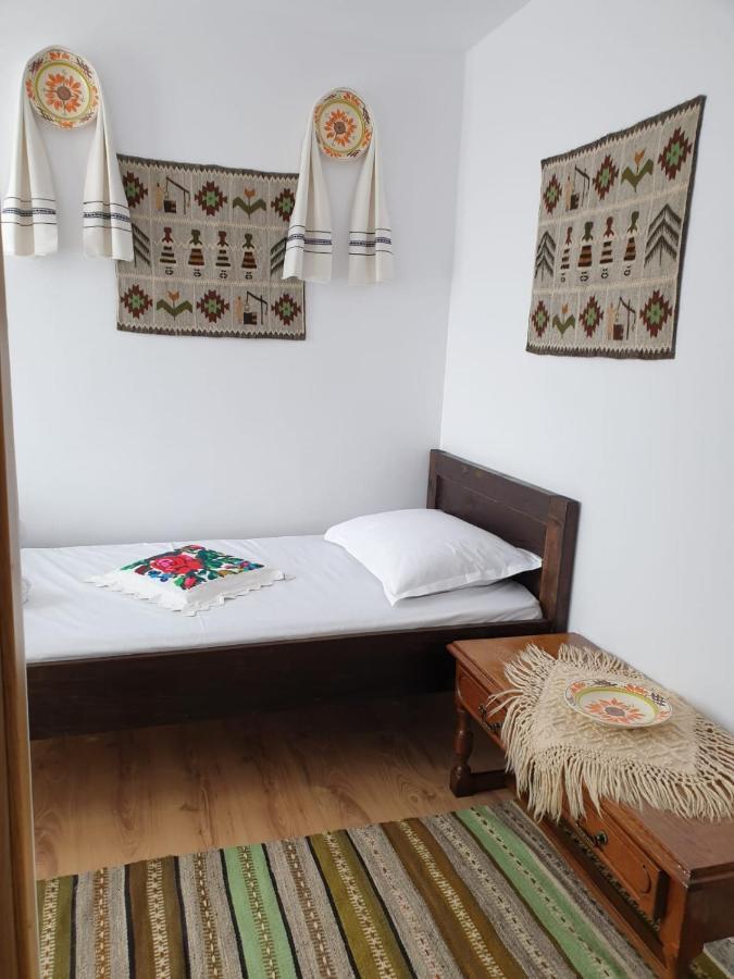 Casa Tomsa Bed and Breakfast Rozavlea Exteriör bild