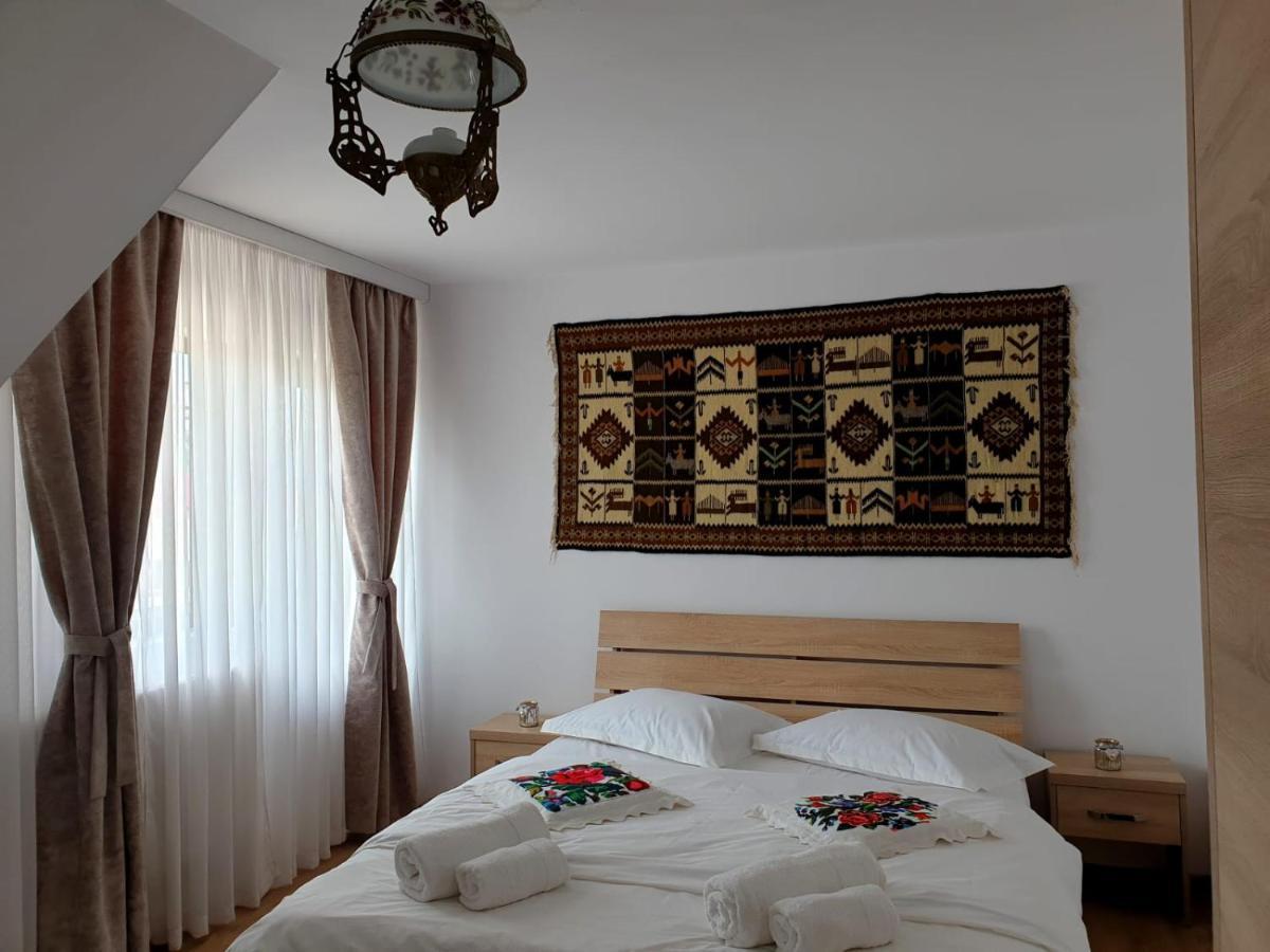 Casa Tomsa Bed and Breakfast Rozavlea Rum bild