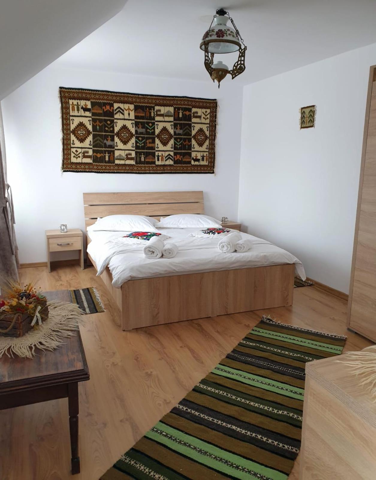 Casa Tomsa Bed and Breakfast Rozavlea Rum bild